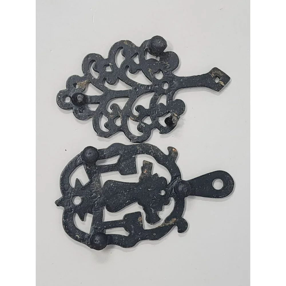 Vintage L.E.G.O. Made in Taiwan Cast Iron Trivet‎ Set With Heart & Vine Design